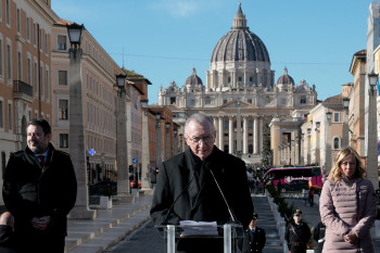الفاتيكان يوجه "نداءً مباشراً غير معتاد" لأميركا وإسرائيل: أنهوا الحرب