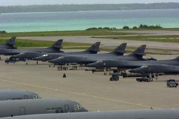 تبعد عنها بنحو 4000 كيلو متر.. إيران تطلق صواريخ باليستية على قاعدة دييغو غارسيا الأميركية