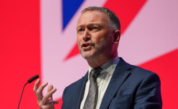 بريطانيا تعلق على مهلة 48 ساعة لإيران: ترامب يعبر عن موقفه الشخصي ولن ننجر للحرب