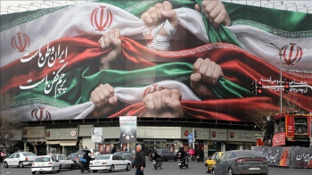 إعلام أمريكي: خطة إسرائيل لإسقاط النظام بإيران "وهم"