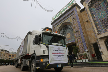 سيارات اسعاف واجهزة طبية واطراف صناعية وكراسي معاقين:العتبة الحسينية ترسل اول قافلة لاغاثة الشعب الايراني المظلوم (فيديو)