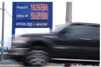 ارتفاع أسعار البنزين في الولايات المتحدة بمقدار دولار واحد مقابل الغالون