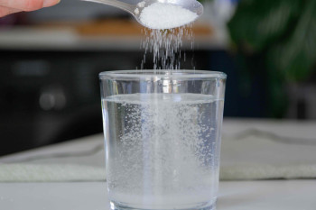 الماء المملح.. فائدة حقيقية أم "صيحة زائفة"؟