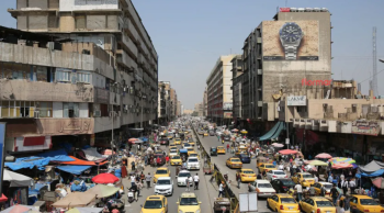 أزمة سيولة في العراق: تأخر رواتب الموظفين يثير القلق الشعبي