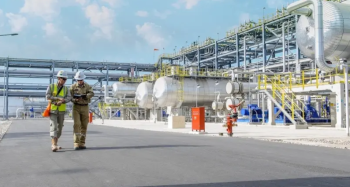 اندلاع حريق في منشآت تخزين لشركات نفط أجنبية بالعراق نتيجة سقوط مسيرة