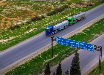 أفضل من تركيا.. خبير اقتصادي: نقل النفط الأسود عبر سوريا يوفر ملايين الدولارات سنوياً للعراق