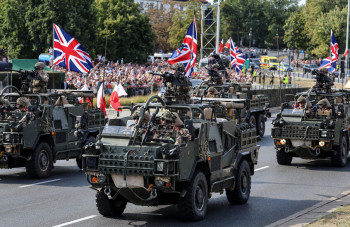 صحيفة آي البريطانية: لندن سحبت قواتها من العراق خشية استهدافها بالصواريخ الإيرانية