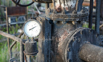 مخاوف الإمدادات تصطدم بفرص التفاوض.. أسعار النفط تنخفض في تداولات الثلاثاء