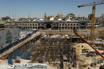 تدابير فنية تمد عمر المشروع الى (400) عام... اثنان وعشرون  ساعة عمل يومي في تنفيذ مشروع صحن الامام الحسن في كربلاء (فيديو)