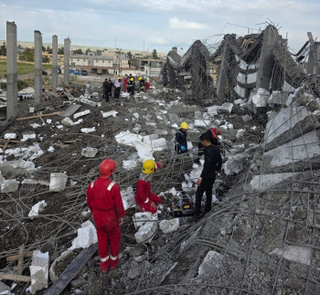 وفاة عامل وإنقاذ 10 آخرين إثر انهيار مبنى قيد الإنشاء في كركوك