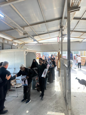 بالفيديو:العتبة الحسينية المقدسة تستقبل عوائل شهداء مدرسة "شجرة طيبة" ميناب الإيرانية  في منفذ الشلامجة