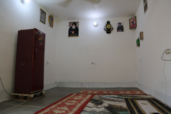 يعيشون في بيت تأكل الامراض فيه الاجساد.. المرجعية الدينية العليا تشيد منزلين لعائلتين فقيرتين شرقي بغداد(فيديز)