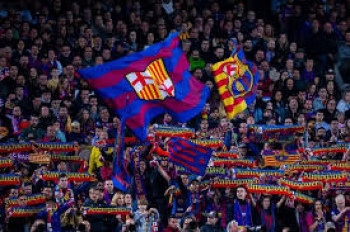 اعتدى بالعنف على حكم.. الاتحاد الإسباني يوقف أسطورة برشلونة لمدة شهرين