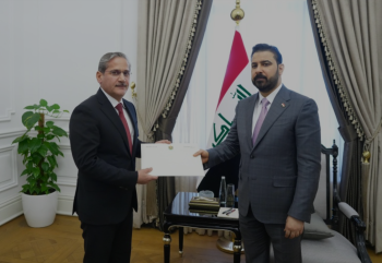 الزيدي يكشف عن ذمته المالية ويسلمها إلى رئيس هيئة النزاهة