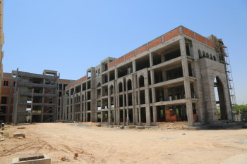 في مشروع توسعة جامعة الزهراء... العتبة الحسينية: انجاز متصاعد في مباني كليتي الصيدلة والتقنيات الطبية(فيديو)