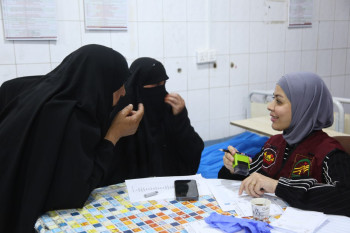 اطباء يعالجون المحتاجين والمتعففين في الشوملي:نفتخر العمل مع العتبة الحسينية وتقديم خدمات طبية مجانية في المحافظات