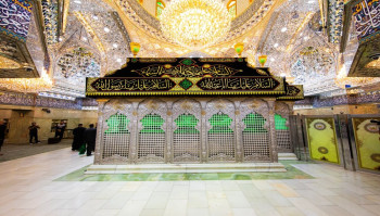 العتبة الحسينية تستبدل كسوة ضريح الإمام الحسين (عليه السلام ) الى السوداء ايذانا بحلول شهر محرم الحرام بحضور أمينها العام
