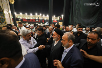 بالصور:اية الله السيد محمد رضا السيستاني يتشرف بزيارة الامامين الكاظمين في بغداد