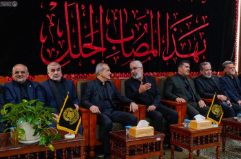 الرئيس الإيراني يتشرّف بزيارة مرقد المولى أمير المؤمنين (عليه السلام)