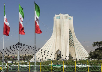 الخارجية الإيرانية: استهداف السكك الحديدية من قبل واشنطن جرائم حرب