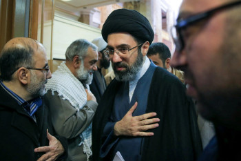 السيد مجتبى خامنئي في رسالة شكر فيها العراقيين: لا تراجع عن الانتقام لوالدي