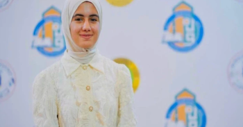 التربية تكرم طالبة من نينوى حفظت القرآن كاملا خلال 43 يوميا