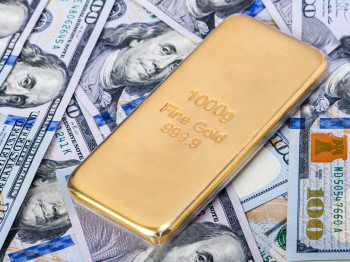 بدعم من هبوط السندات.. الذهب يصعد لـ 4356 دولاراً في انتظار إشارات "الفيدرالي"