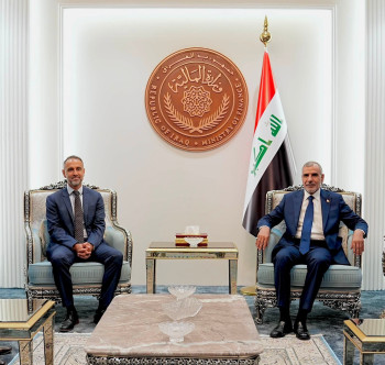 وزير المالية للسفير البريطاني: إغلاق مضيق هرمز ترك آثاراً مباشرة على الاقتصاد العراقي