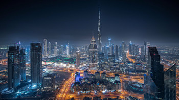 الإمارات تعلن قطع العلاقات التجارية مع إيران