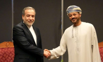 عُمان وإيران تبحثان استئناف الحوار والملاحة بمضيق هرمز