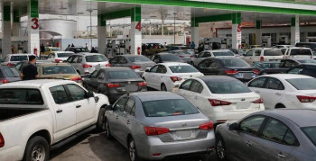 بعد كربلاء.. أزمة البنزين تصل إلى بغداد بطوابير طويلة ومحطات مغلقة