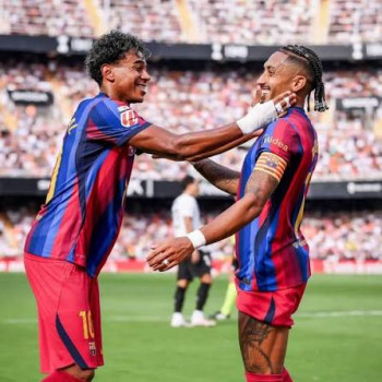 برشلونة يضرب فالنسيا بخماسية ويتصدر الليجا