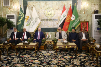 خلال زيارته لمرقد الامام الحسين (عليه السلام).. رئيس الجمهورية: مهما نقدم لكربلاء نبقى مقصرين  امام هذه المدينة واهلها