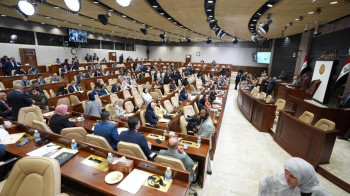 البرلمان يُنهي قراءة تعديل قانون المرور: تخفيض للغرامات وتمديد لسنوية السيارات لـ 10 سنوات