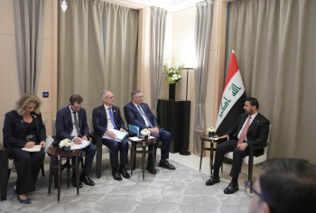 الزيدي يبحث توسيع انتاج النفط والغاز مع توتال انيرجيز في باريس
