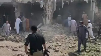 قتلى وجرحى في انفجار استهدف مسجداً بباكستان