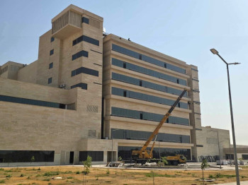 يسكنها المتعففون والمحتاجون... في النهروان مستشفى جديد مهمل ومتروك.. وعشرات الالاف من المرضى يستغيثون