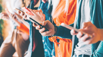 تسلط التفاهة الرقمية