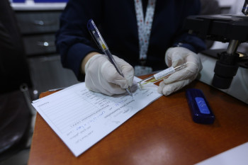 يوفر التشخيص الدقيق للأطباء...  مختبر مستشفى السفير يجري الاف الفحوصات المجانية في (9) محافظات(صور)