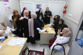 طبيبات مستشفى خديجة في وفد العتبة الحسينية... فحصن (700) وأرسلن (42) لاجراء العمليات من سنجار والبعاج وتلعفر