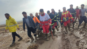 مصرع 3 أشخاص وأضرار مادية واسعة جراء سيول جارفة تضرب مدينة سلماس الإيرانية