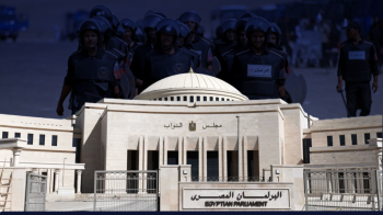 البرلمان المصري يؤجل التصويت على تفويض الجيش لدعم السعودية